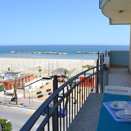 Residence Frontemare Rimini Phòng bức ảnh